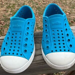 Native Jefferson Slip On Sneakers Vivid Blue/Shell White C-7